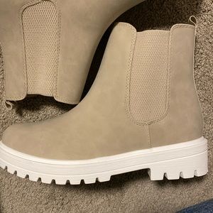 Soda Chelsea Boot Taupe